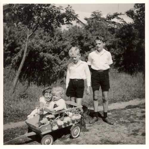 Inga, Carl, Johan og J&oslash;rn 1960