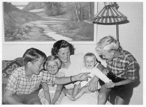 J&oslash;rn, Inga, Mor, Carl og Johan