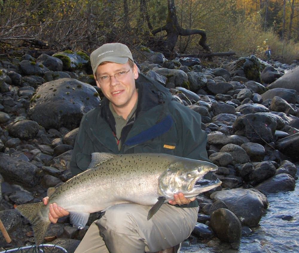 Ole med den første kongelaks på turen