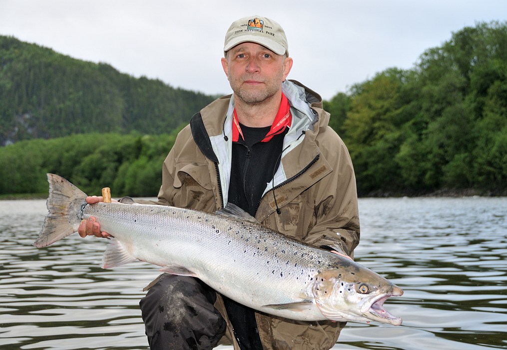 Carl med en 10,3 kg frisk og stærk laks — Gaula 2011