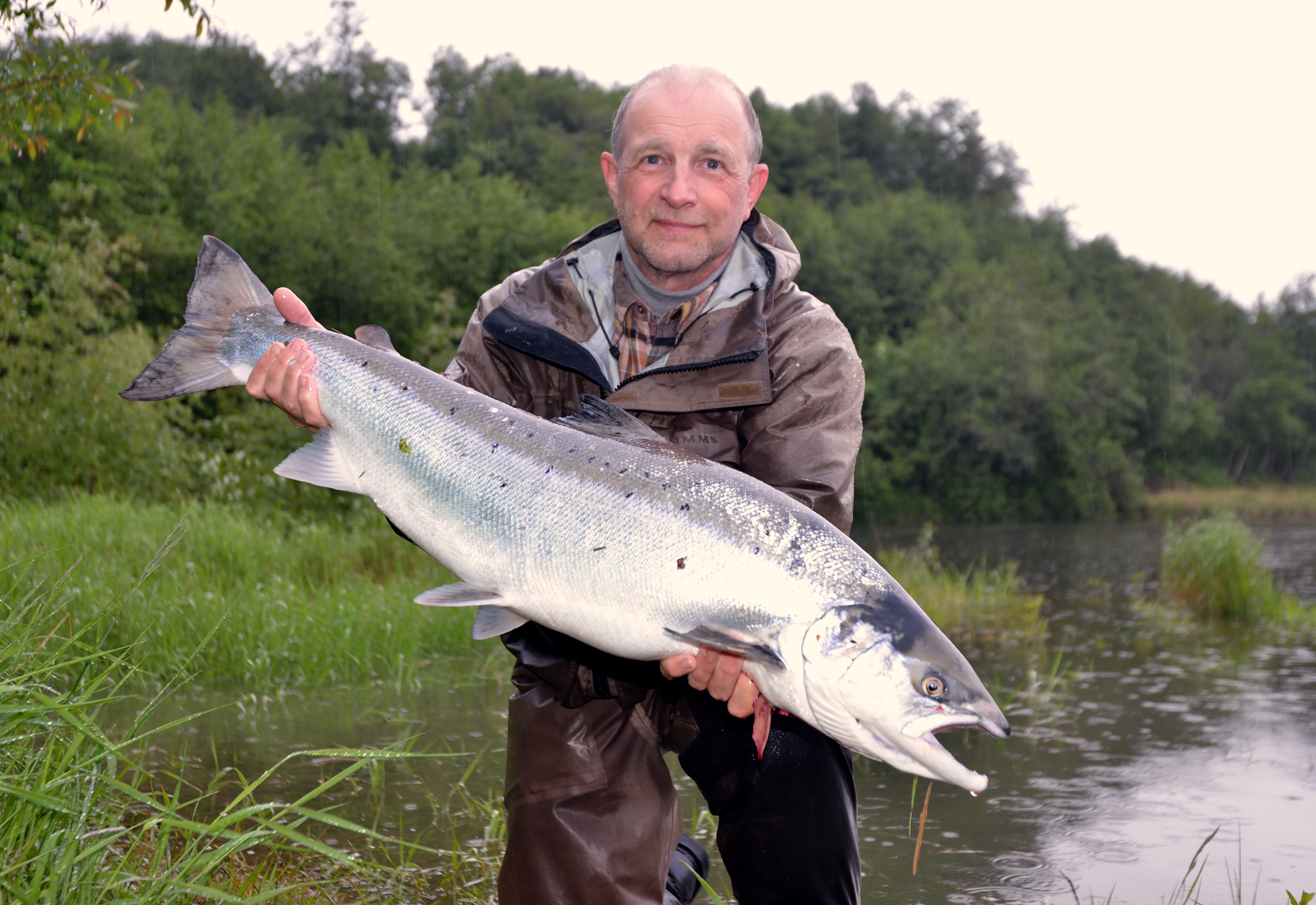 Carl med en laks på ca. 9 kg — Gaula 2015