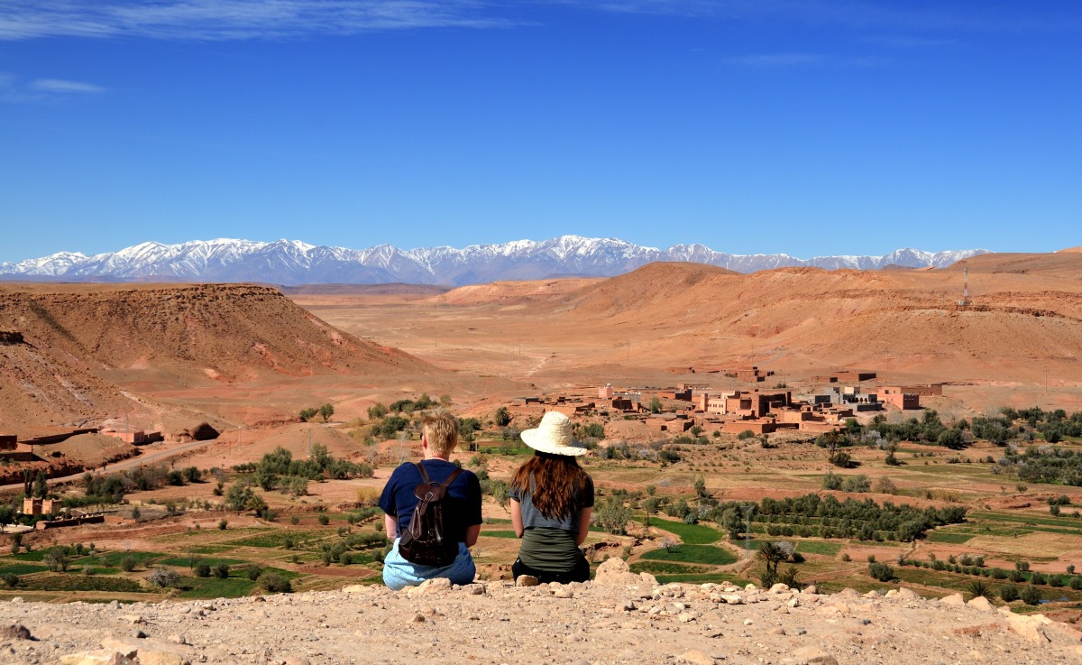 Karin og Luna ved Ait Ben Haddou, Marokko