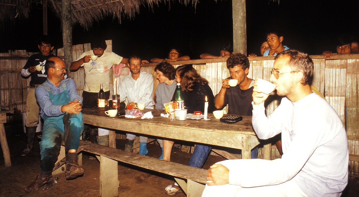 Aftenhygge hos indianere ved Rio Pastaza