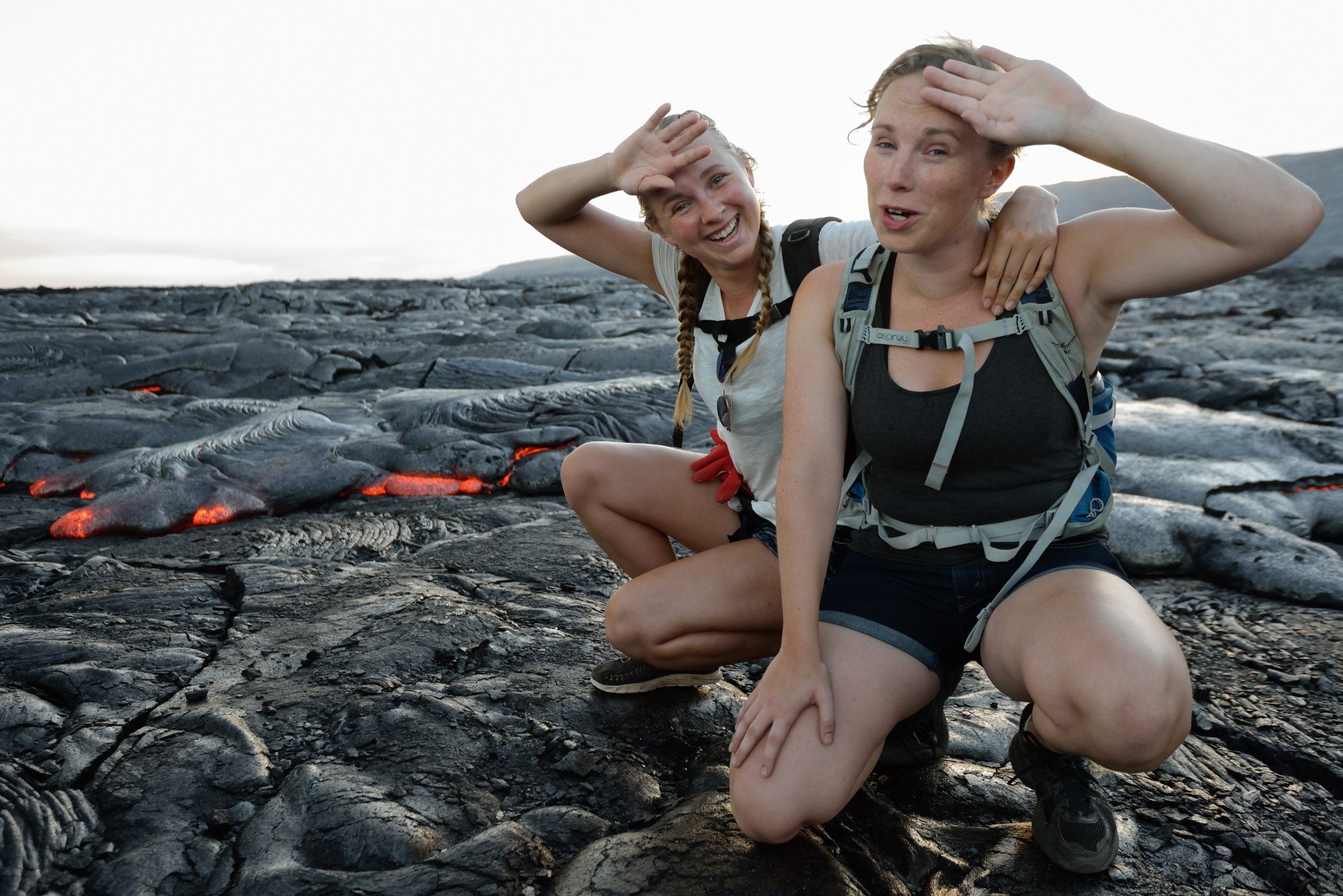 Freja og Luna ved lavamarken