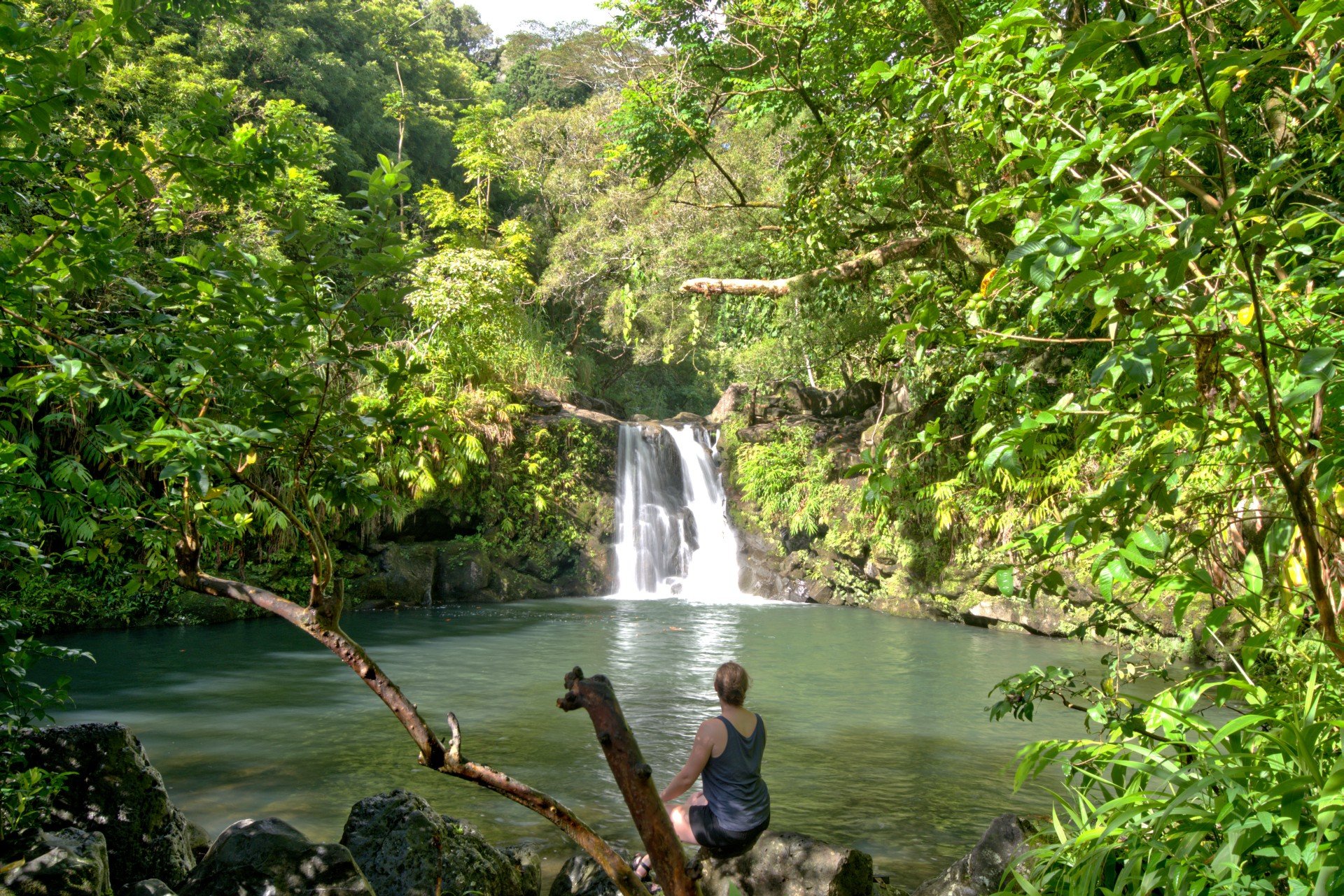 Freja pa Road to Hana