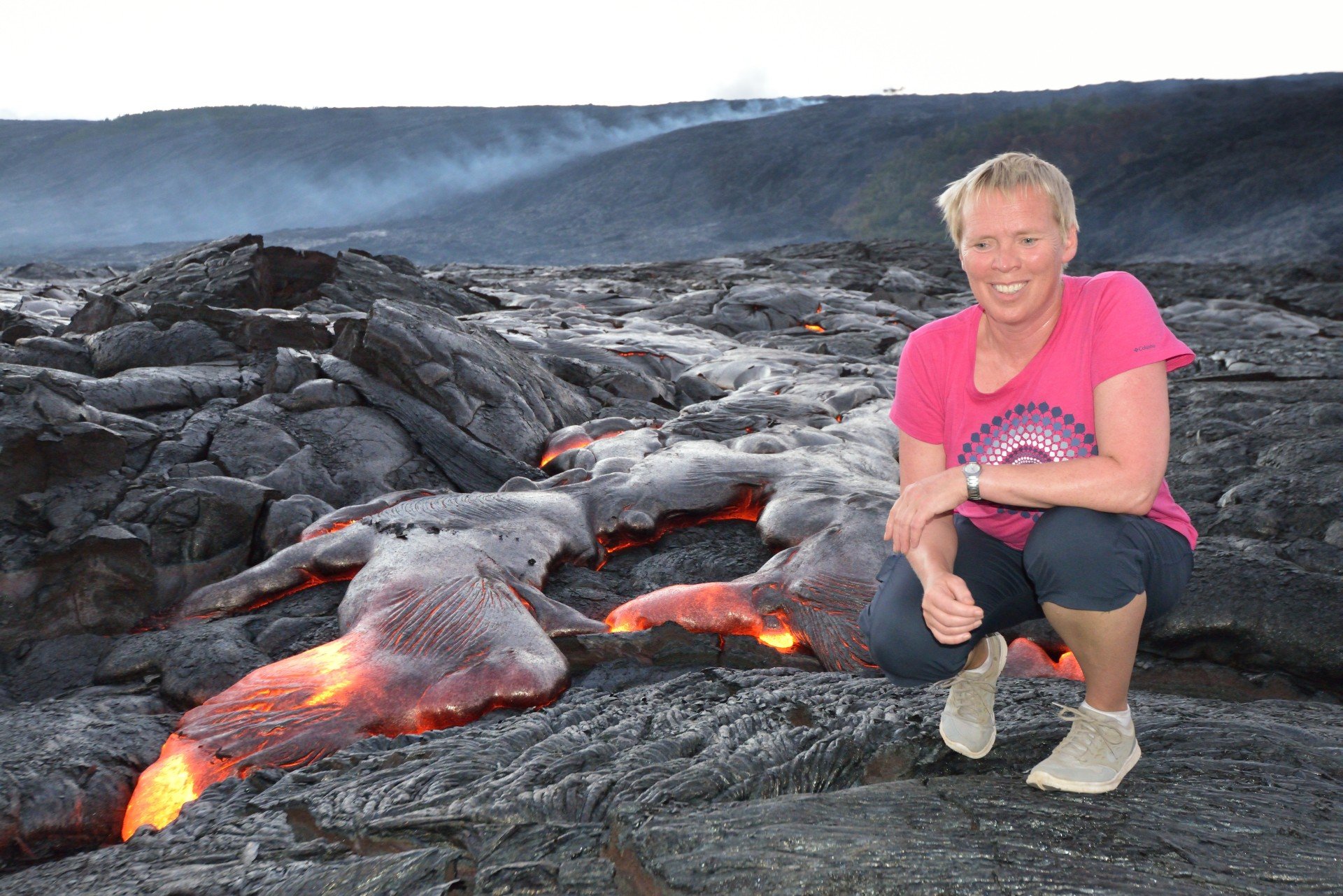 Karin ved den glodende lava