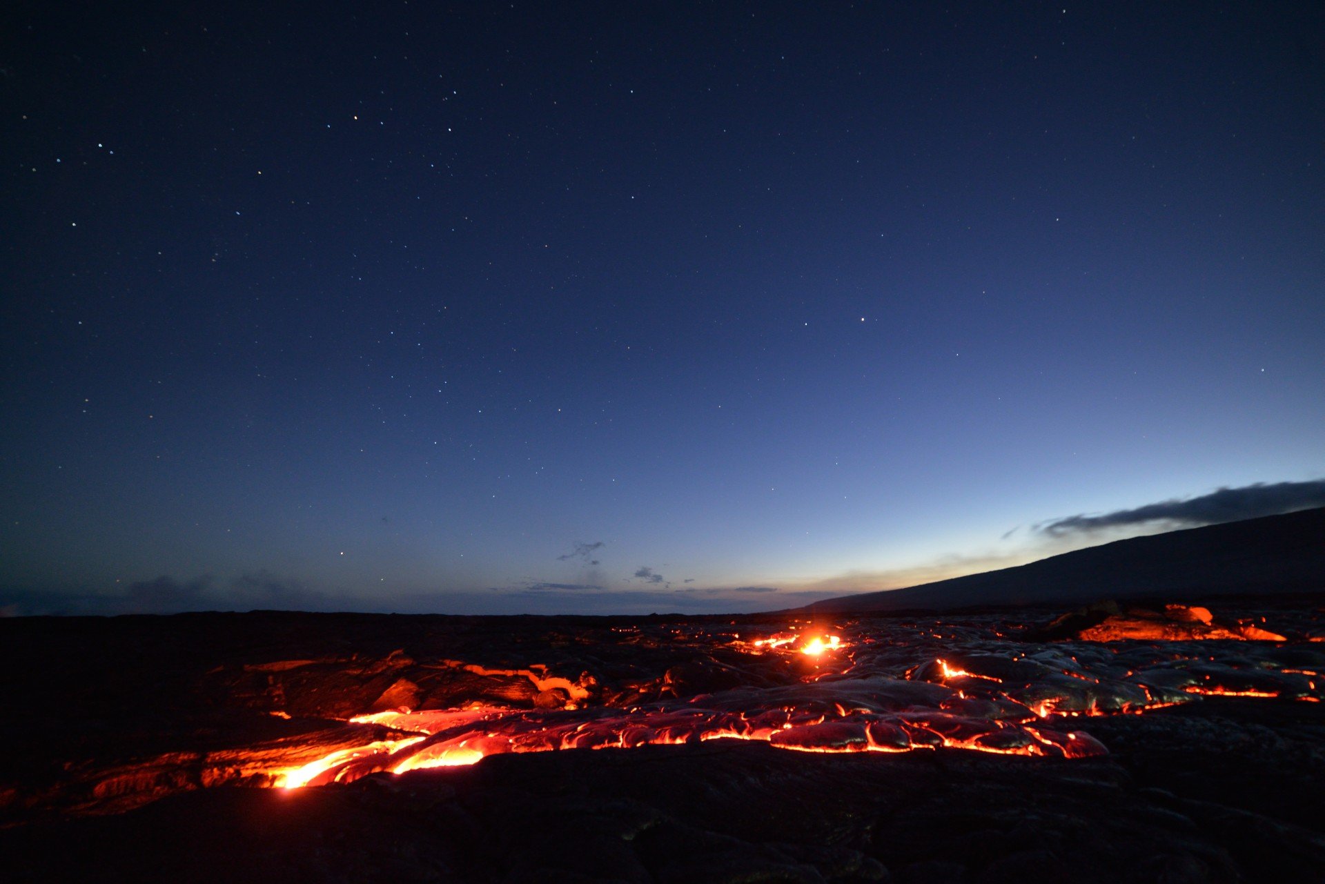 Aktiv lava strommer pa Big Island &mdash; nattebillede
