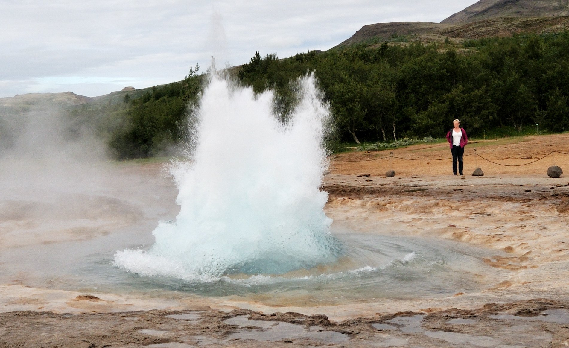 Strokkur-gejseren i fuldt udbrud