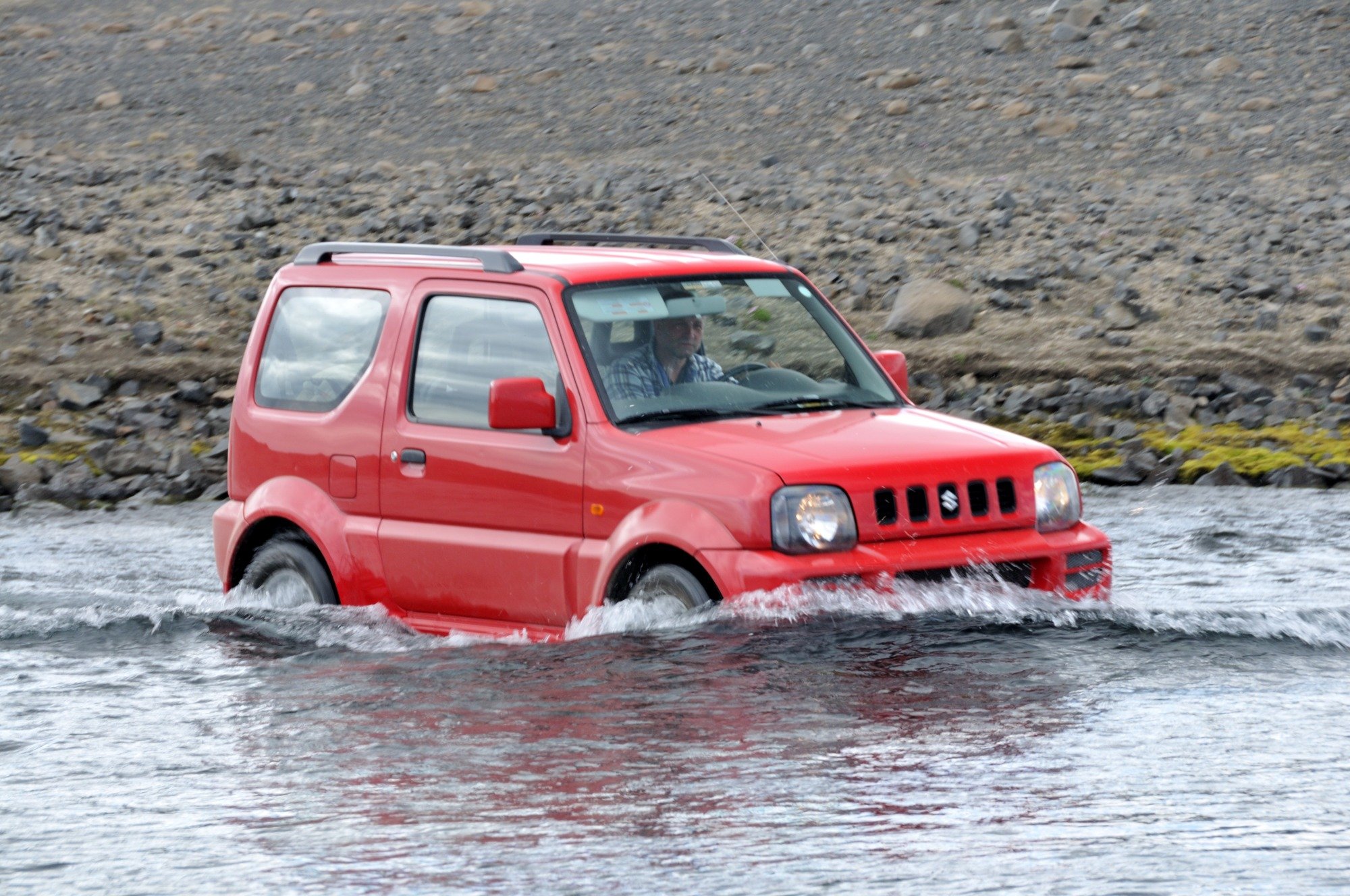 Flodkørsel i den islandske ødemark med 4WD