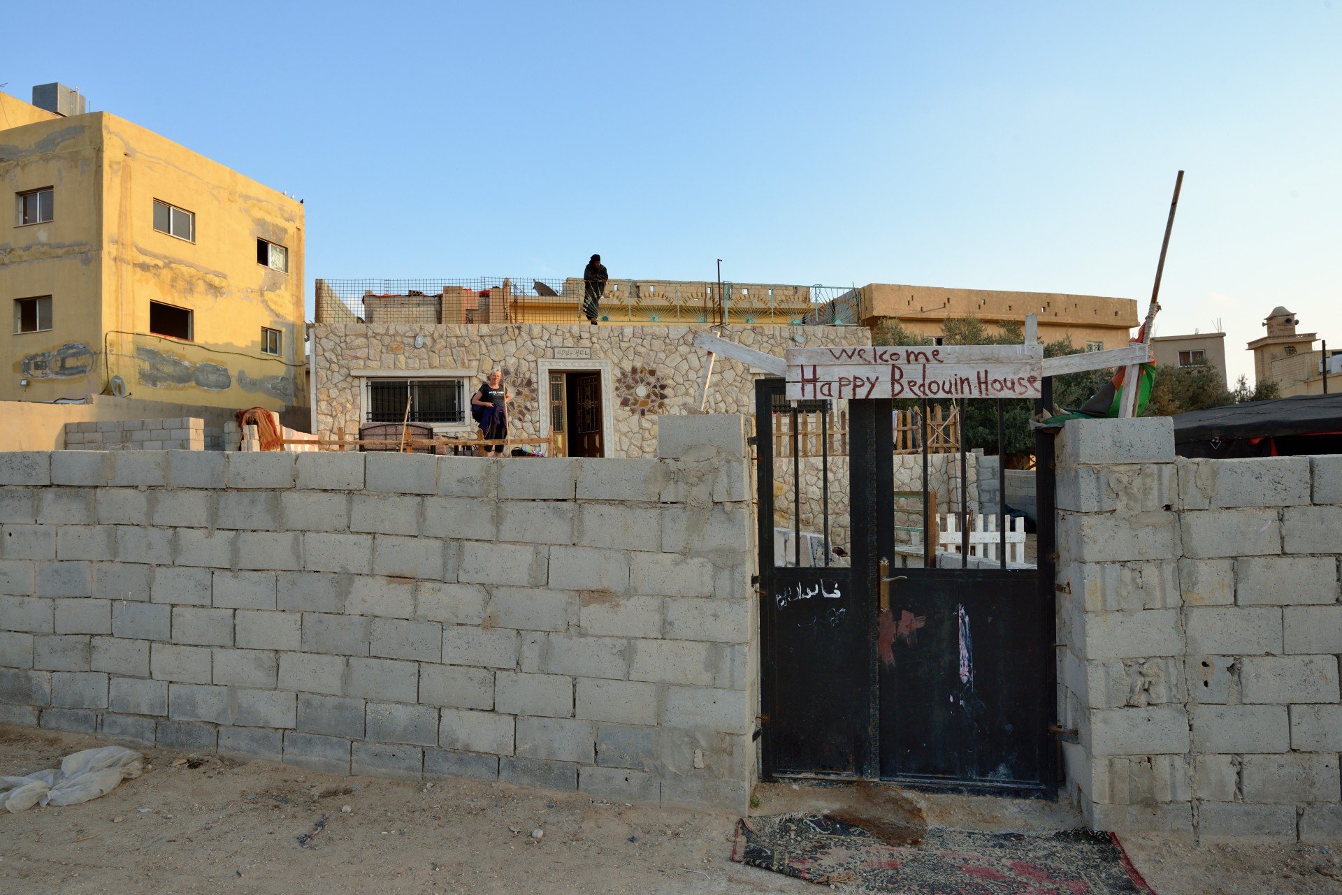 Karin med glad beduin