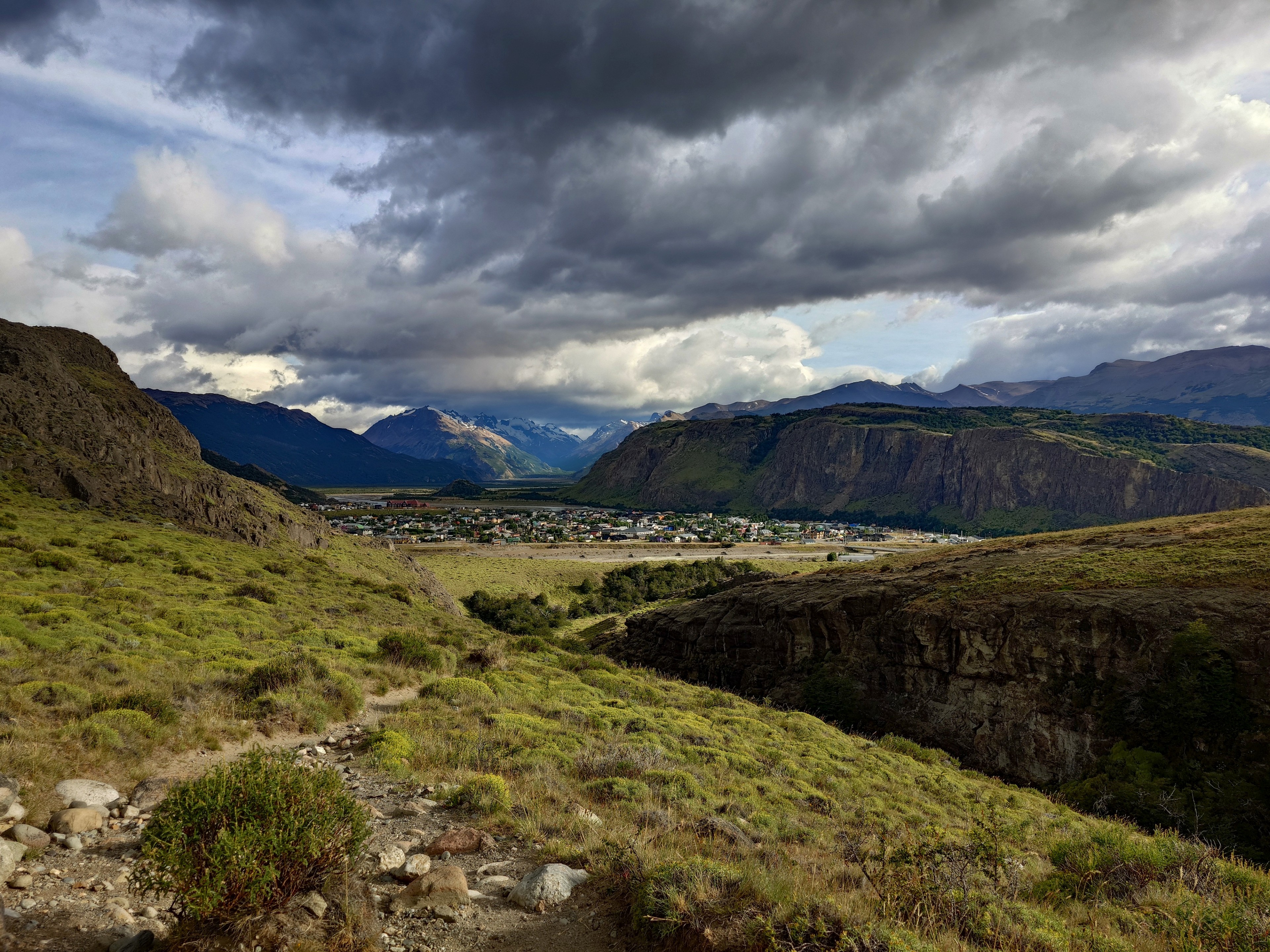 El Chalt&eacute;n &mdash; udsigt over dalen og bjergene