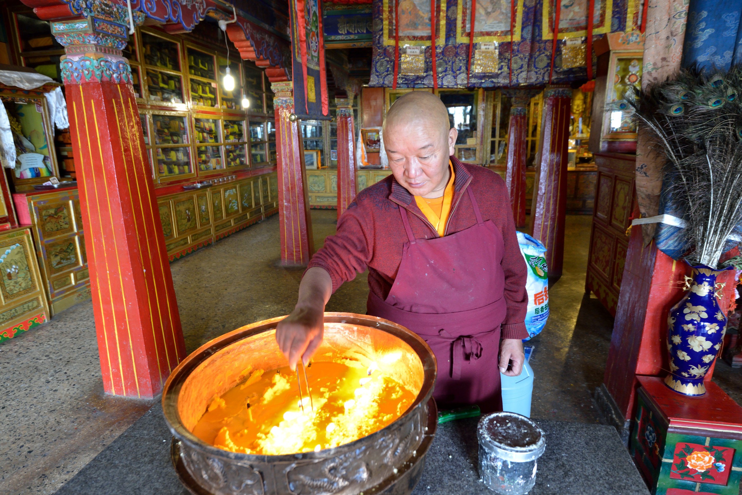 Munk ved Jokhang-templet