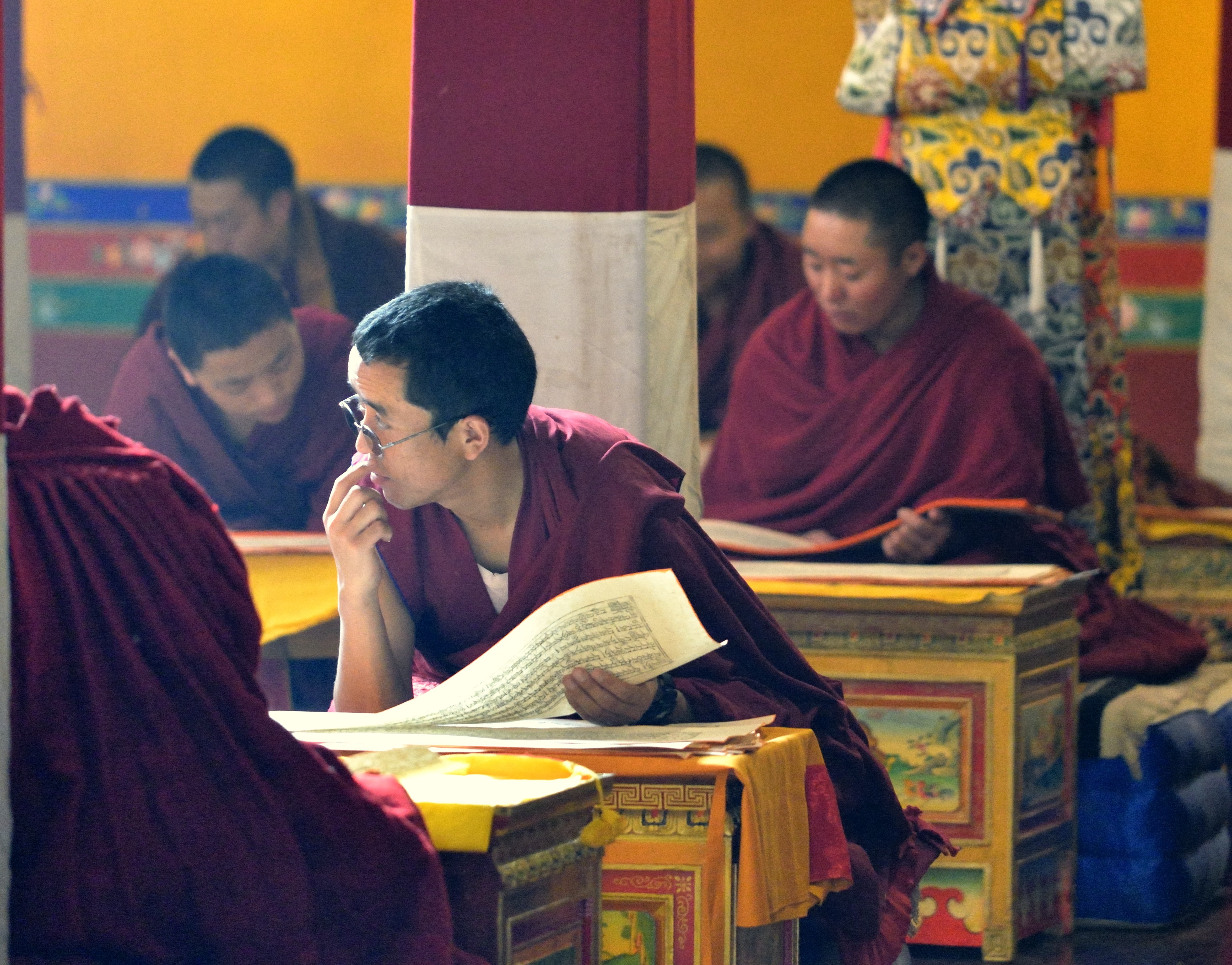 Munke i Jokhang-templet
