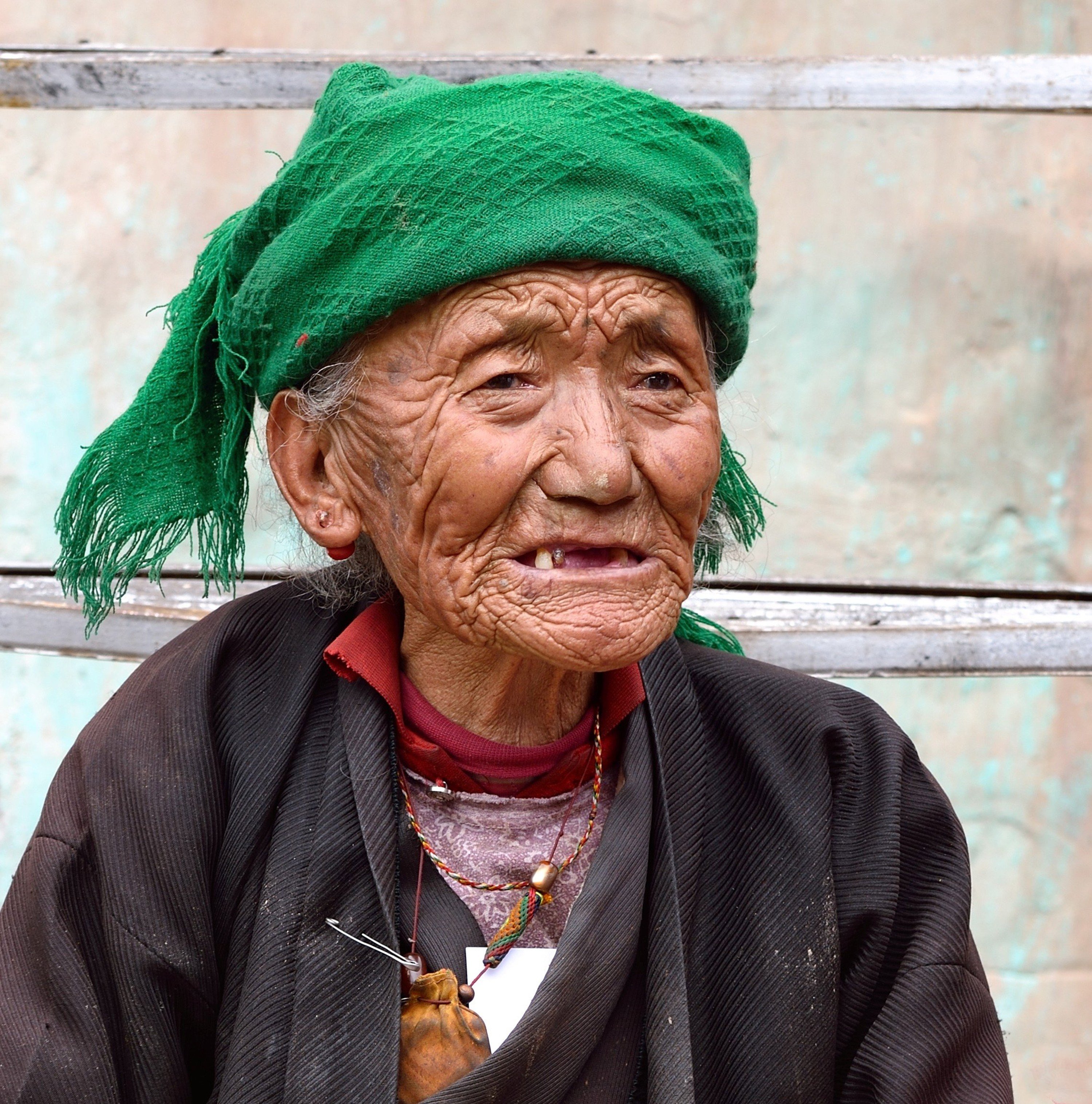 Den gamle oldemor på 80 år — familiens overhoved