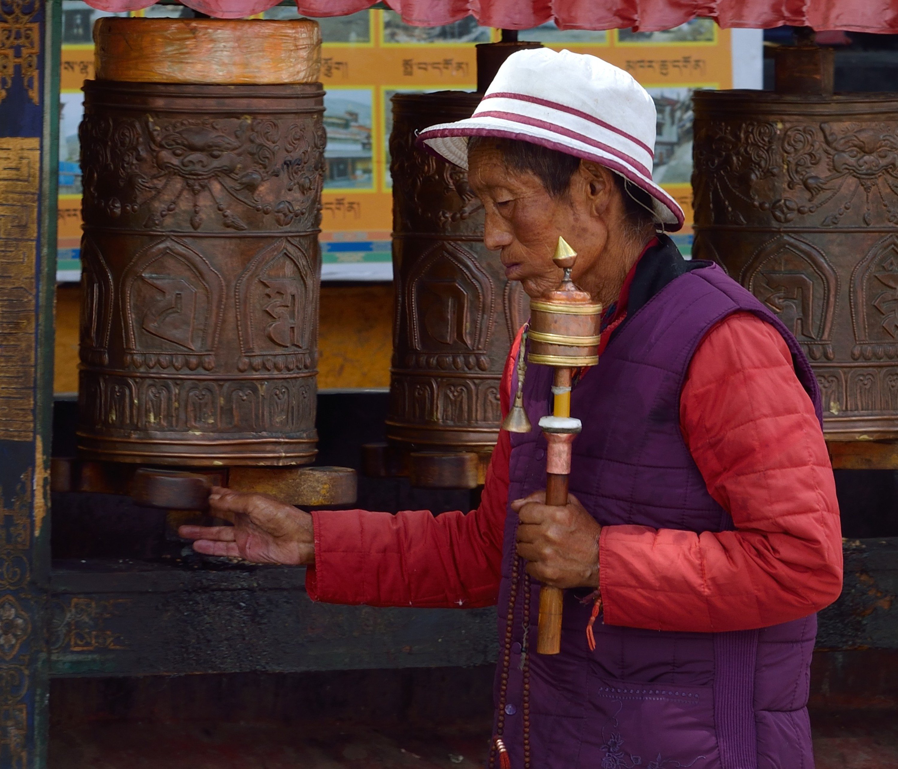 Vi spiste inde i parken med de lokale tibetanere