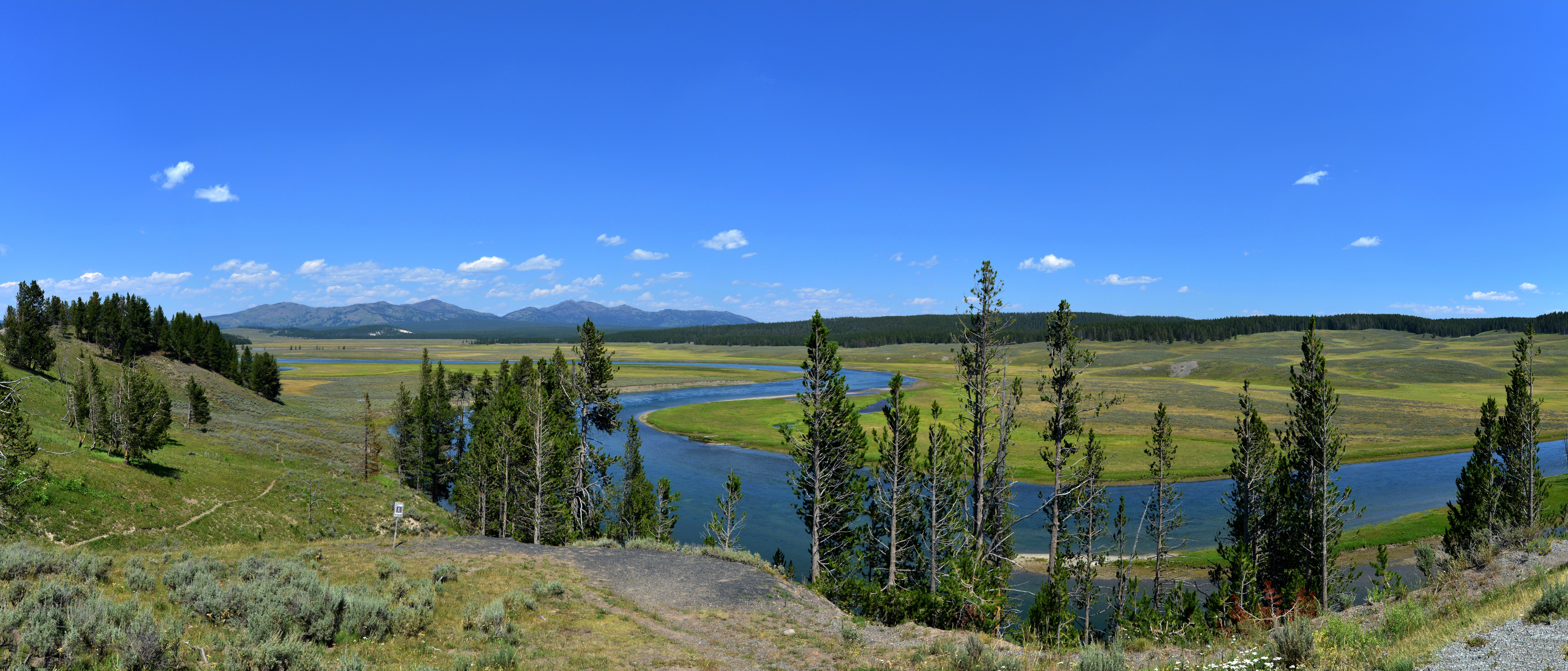 Yellowstone River med Hayden Valley i baggrunden