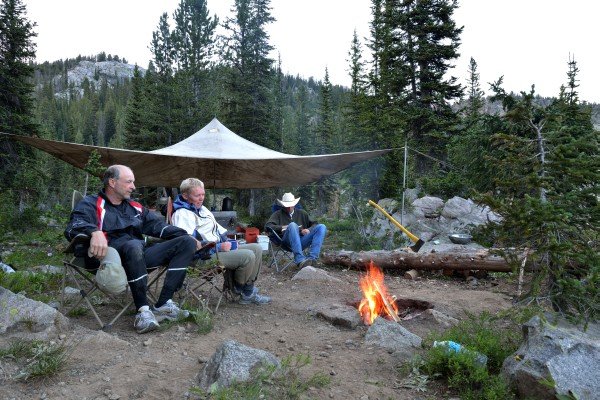 Carl, Karin og guide Matt efter en dag på hesteryg — ca. 3.000 m højde, Beartooth Mountains
