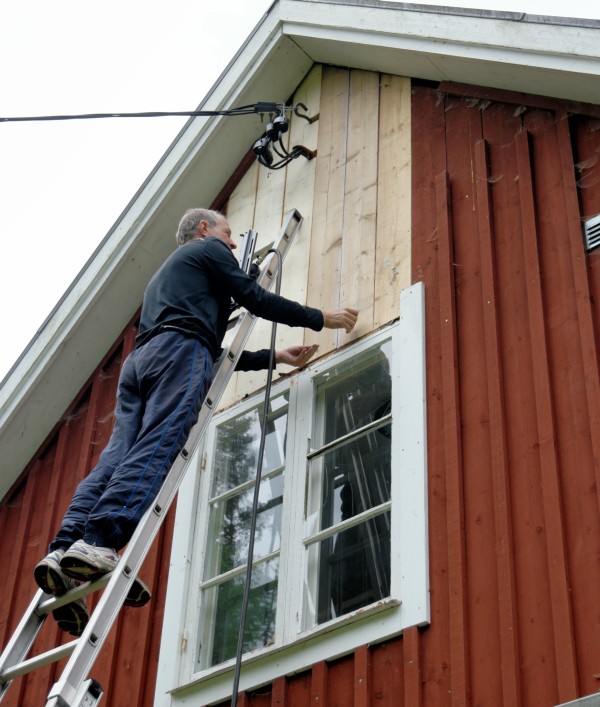 Det sidste bræt monteres