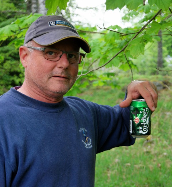 Peter viser stolt resultatet frem
