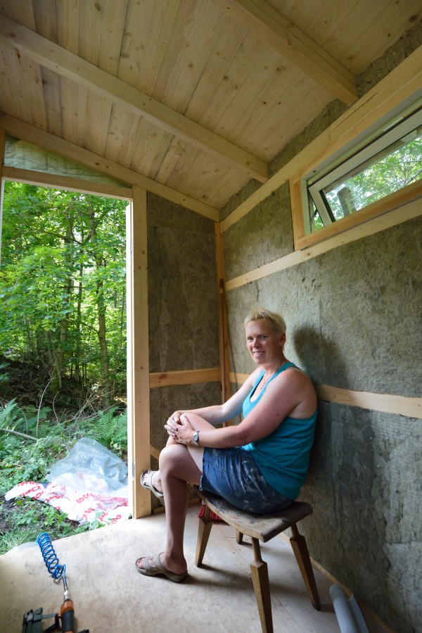 Karin er i gang med de indvendige brædder